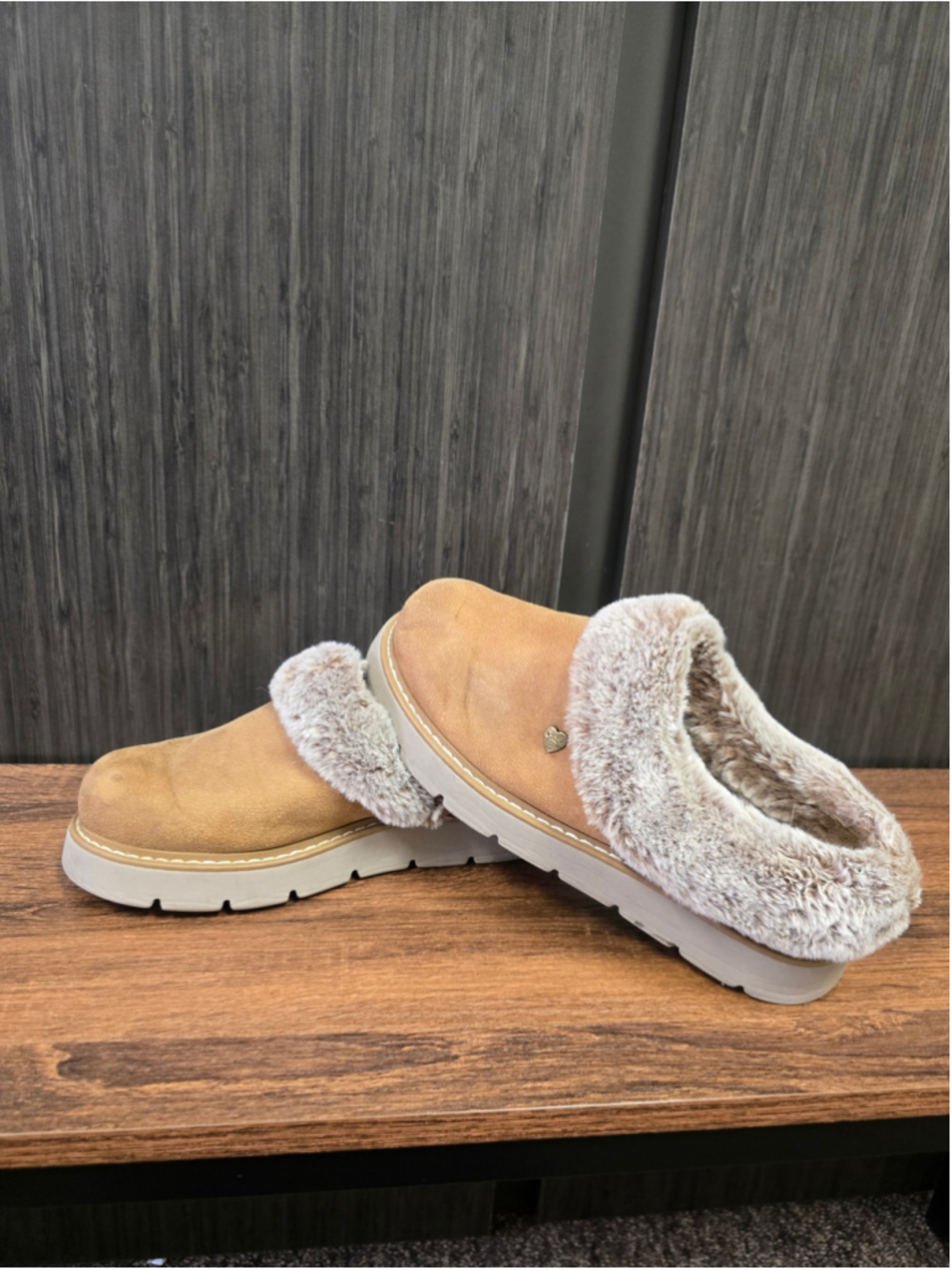 Women's Skechers BOBS Slippers Size 6.5 Tan Beige Faux Fur Lined